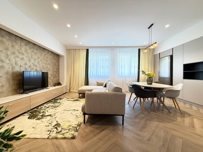 Rin Grand Hotel, 2 camere, 65 mp, renovat, designer, comision 0%.