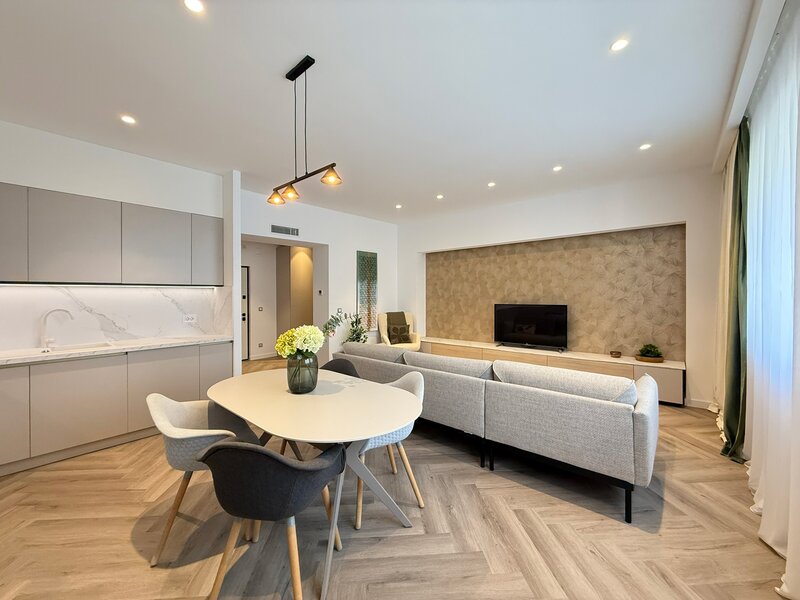 Rin Grand Hotel, 2 camere, 65 mp, renovat, designer, comision 0%.