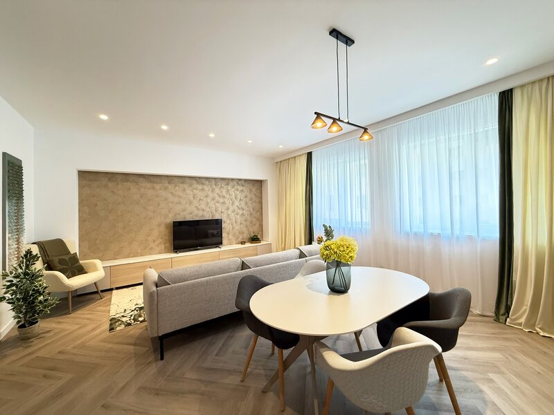 Rin Grand Hotel, 2 camere, 65 mp, renovat, designer, comision 0%.