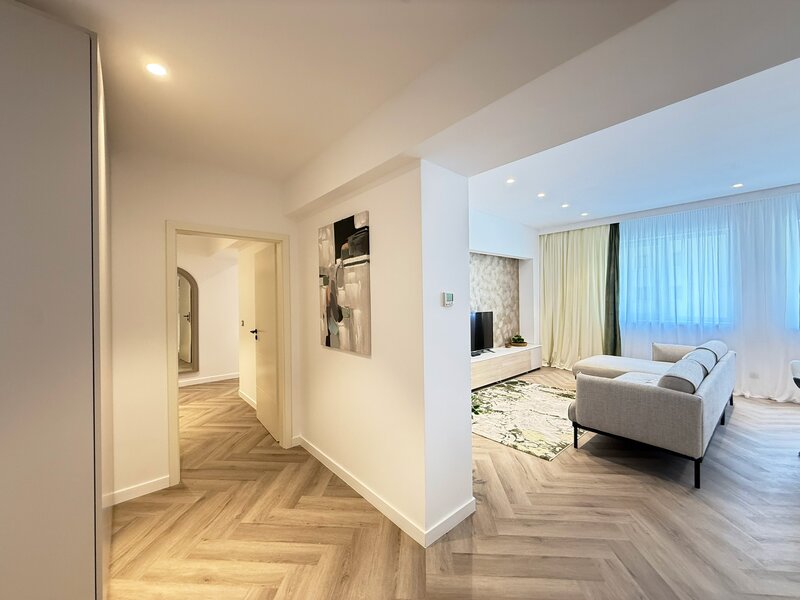 Rin Grand Hotel, 2 camere, 65 mp, renovat, designer, comision 0%.